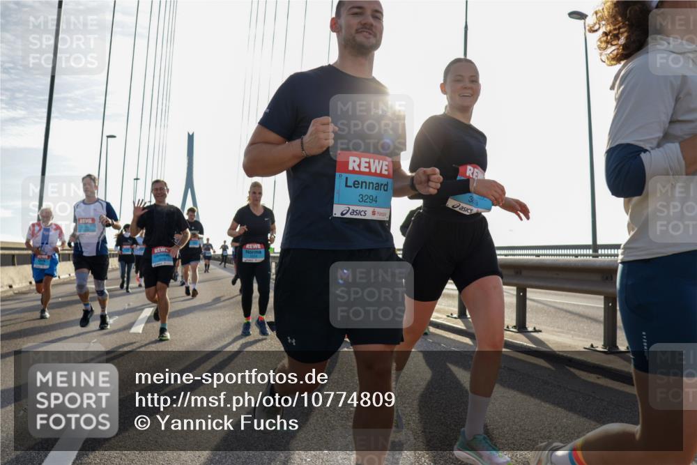 03.10.2026 - Köhlbrandbrückenlauf Yannick Fuchs http://msf.ph/oto/10774809 03.10.2026 09:34:02 Position 1 3294, 303 meine-sportfotos.de