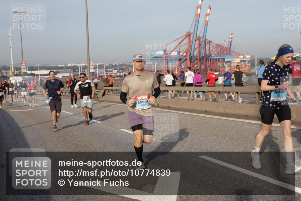 03.10.2026 - Köhlbrandbrückenlauf Yannick Fuchs http://msf.ph/oto/10774839 03.10.2026 09:39:47 Position 2 1, 2204, 2262, 2125 meine-sportfotos.de