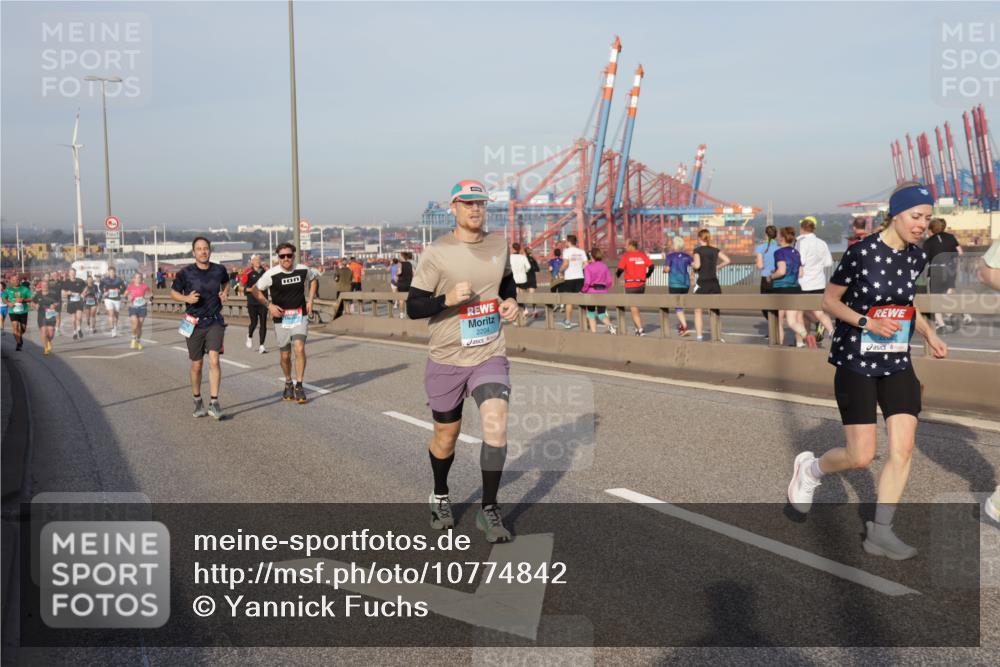03.10.2026 - Köhlbrandbrückenlauf Yannick Fuchs http://msf.ph/oto/10774842 03.10.2026 09:39:47 Position 2 2204 meine-sportfotos.de