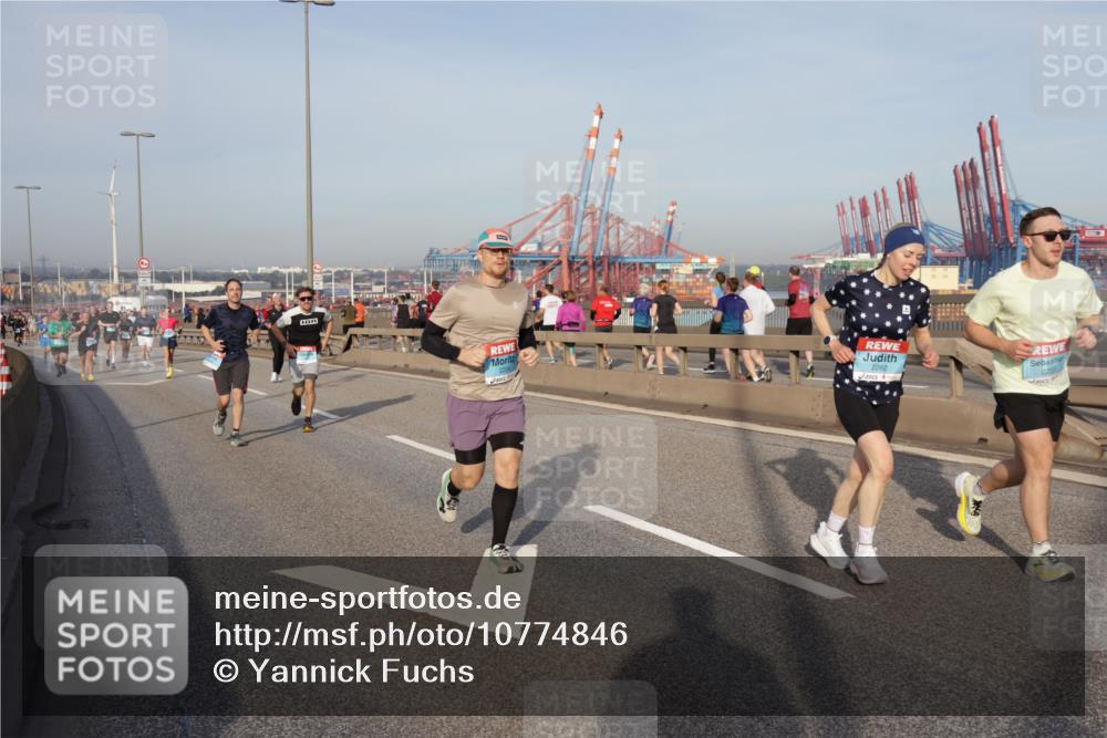 03.10.2026 - Köhlbrandbrückenlauf Yannick Fuchs http://msf.ph/oto/10774846 03.10.2026 09:39:47 Position 2 2262, 2259 meine-sportfotos.de