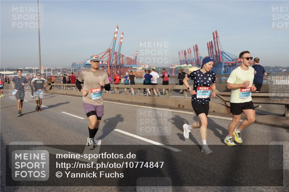 03.10.2026 - Köhlbrandbrückenlauf Yannick Fuchs http://msf.ph/oto/10774847 03.10.2026 09:39:47 Position 2 2262, 2259 meine-sportfotos.de
