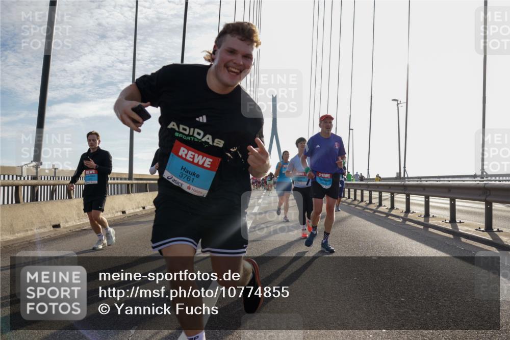 03.10.2026 - Köhlbrandbrückenlauf Yannick Fuchs http://msf.ph/oto/10774855 03.10.2026 09:34:06 Position 1 3761 meine-sportfotos.de