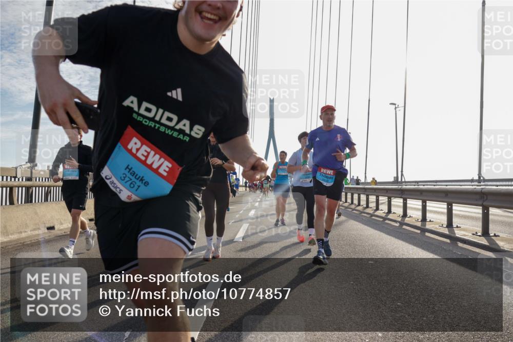 03.10.2026 - Köhlbrandbrückenlauf Yannick Fuchs http://msf.ph/oto/10774857 03.10.2026 09:34:06 Position 1 1377, 3761, 2836 meine-sportfotos.de