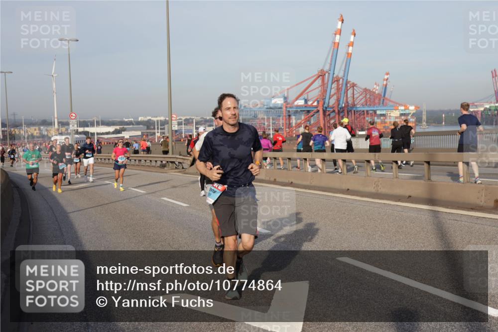 03.10.2026 - Köhlbrandbrückenlauf Yannick Fuchs http://msf.ph/oto/10774864 03.10.2026 09:39:49 Position 2  meine-sportfotos.de