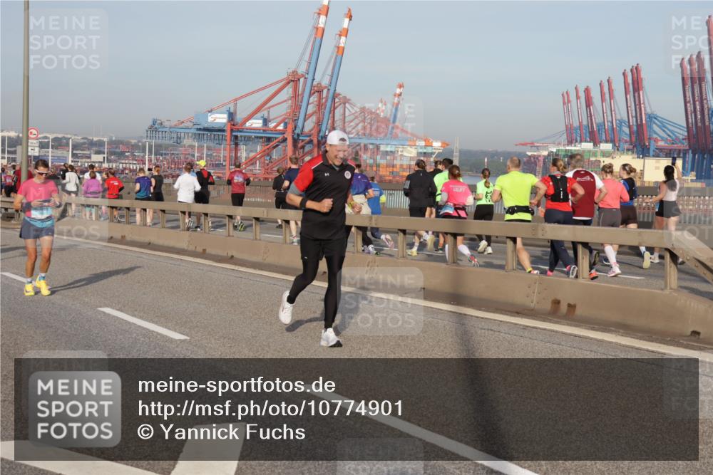 03.10.2026 - Köhlbrandbrückenlauf Yannick Fuchs http://msf.ph/oto/10774901 03.10.2026 09:39:52 Position 2  meine-sportfotos.de