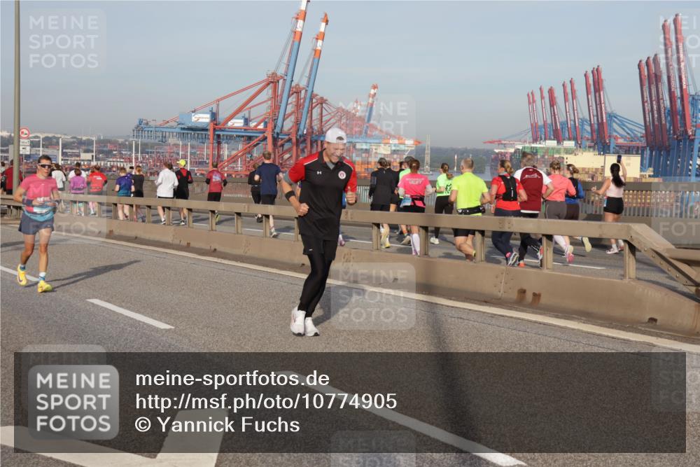 03.10.2026 - Köhlbrandbrückenlauf Yannick Fuchs http://msf.ph/oto/10774905 03.10.2026 09:39:53 Position 2  meine-sportfotos.de