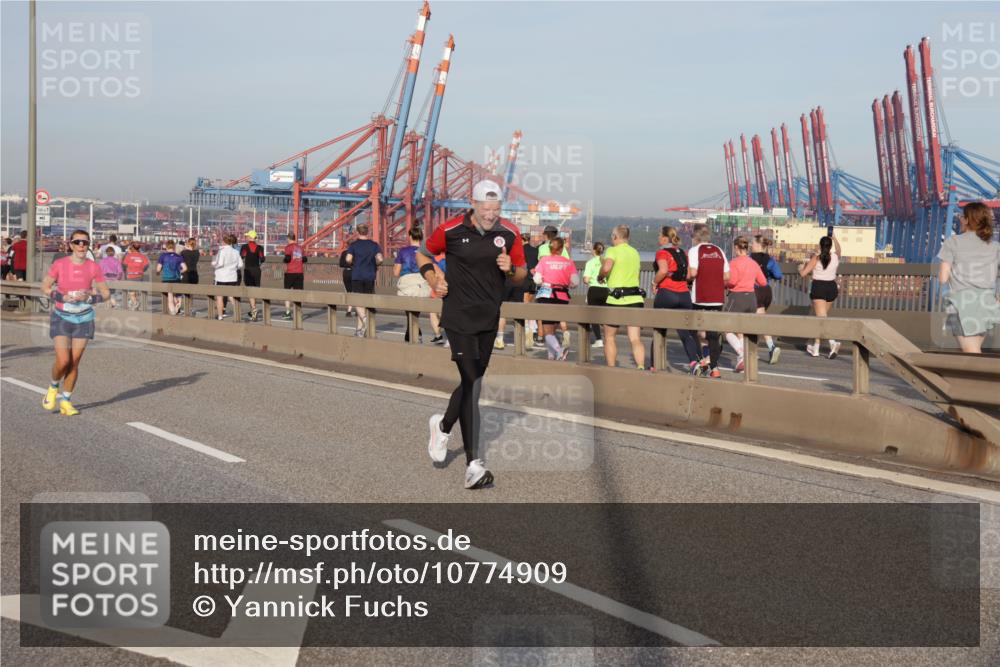 03.10.2026 - Köhlbrandbrückenlauf Yannick Fuchs http://msf.ph/oto/10774909 03.10.2026 09:39:53 Position 2  meine-sportfotos.de