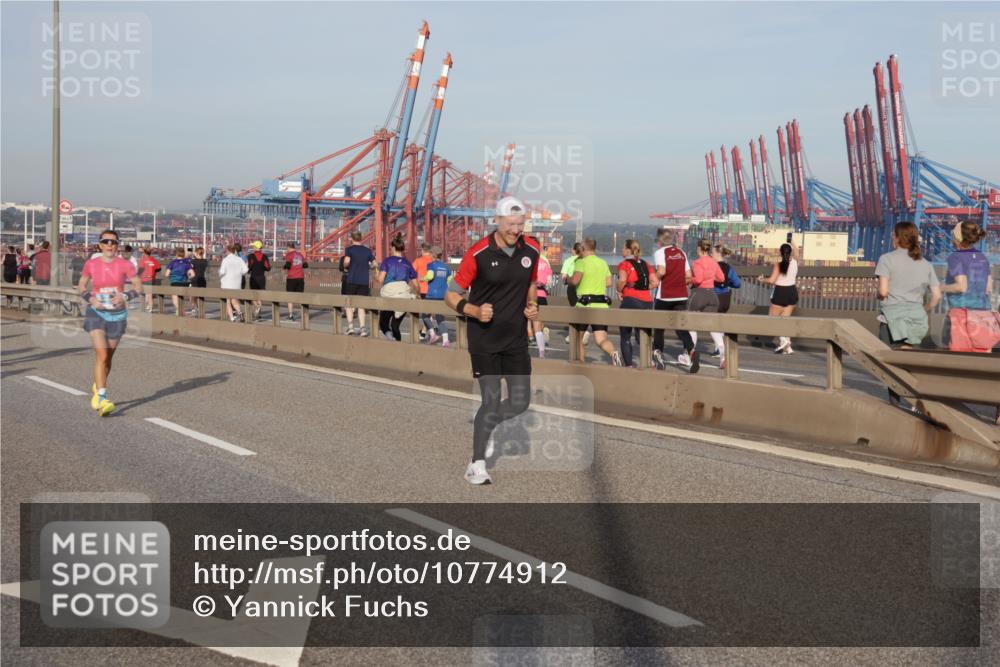 03.10.2026 - Köhlbrandbrückenlauf Yannick Fuchs http://msf.ph/oto/10774912 03.10.2026 09:39:53 Position 2  meine-sportfotos.de