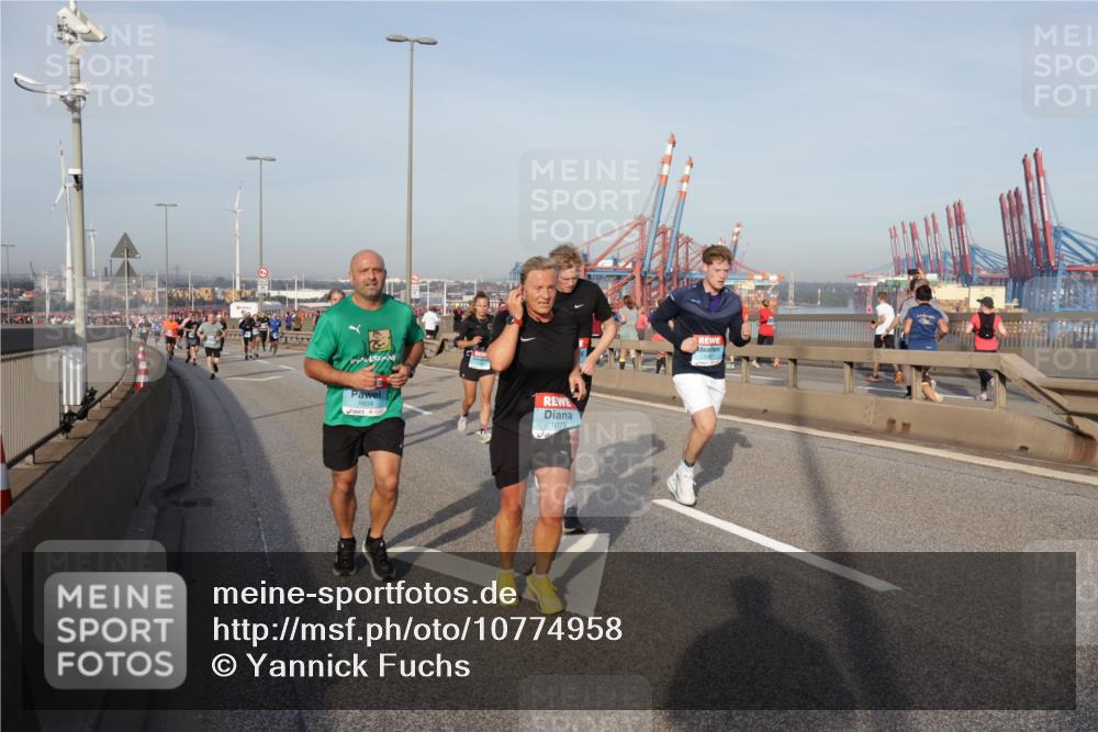 03.10.2026 - Köhlbrandbrückenlauf Yannick Fuchs http://msf.ph/oto/10774958 03.10.2026 09:39:58 Position 2 1079 meine-sportfotos.de