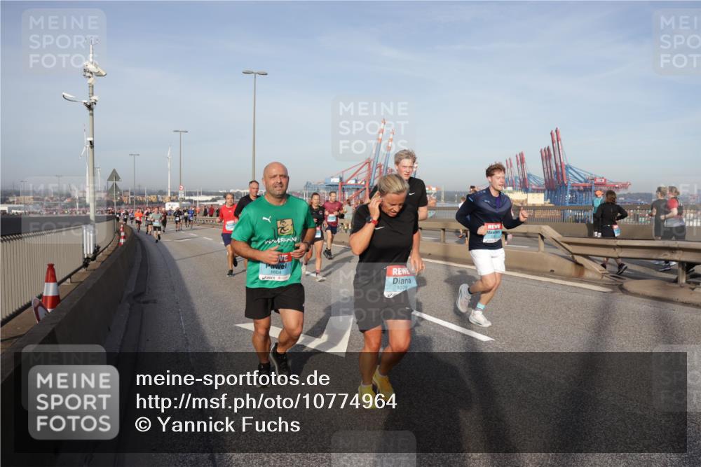 03.10.2026 - Köhlbrandbrückenlauf Yannick Fuchs http://msf.ph/oto/10774964 03.10.2026 09:39:58 Position 2 1604, 1079 meine-sportfotos.de