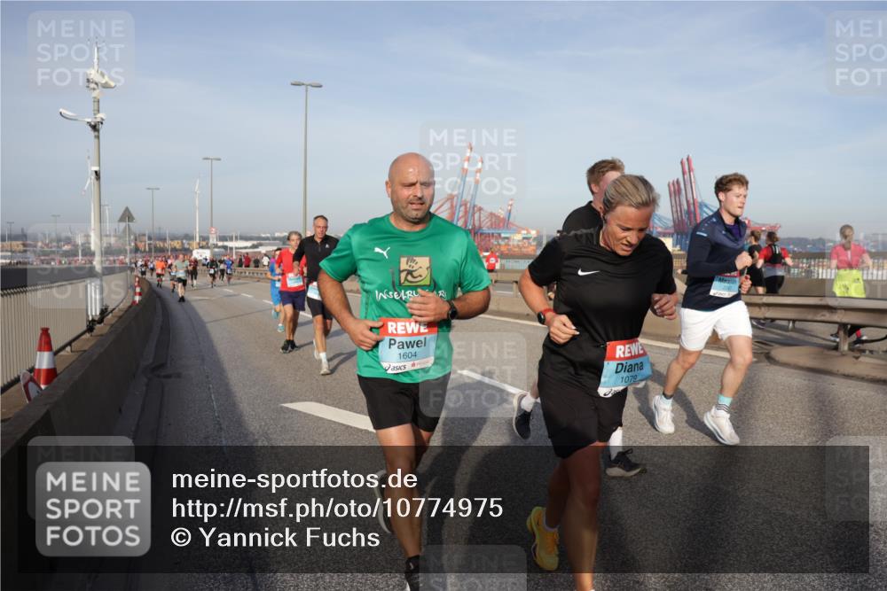 03.10.2026 - Köhlbrandbrückenlauf Yannick Fuchs http://msf.ph/oto/10774975 03.10.2026 09:39:59 Position 2 1604, 1079, 2267 meine-sportfotos.de