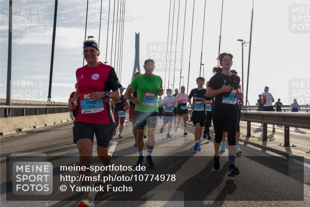 03.10.2026 - Köhlbrandbrückenlauf Yannick Fuchs http://msf.ph/oto/10774978 03.10.2026 09:34:20 Position 1 1840, 2674, 1333 meine-sportfotos.de