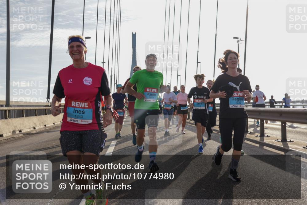 03.10.2026 - Köhlbrandbrückenlauf Yannick Fuchs http://msf.ph/oto/10774980 03.10.2026 09:34:20 Position 1 1840, 2674, 1612, 1333 meine-sportfotos.de