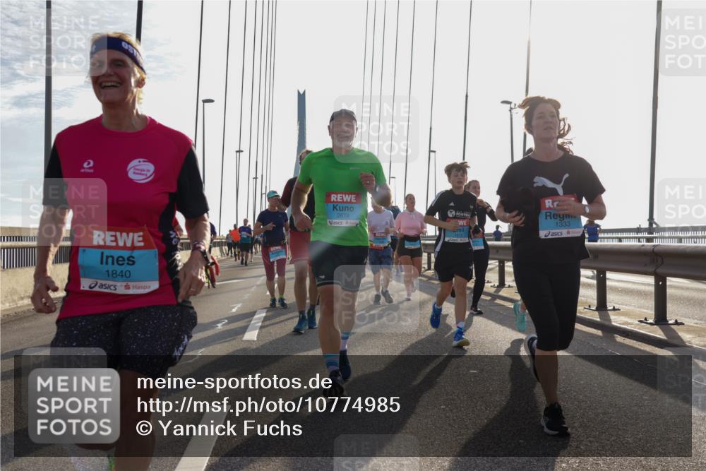 03.10.2026 - Köhlbrandbrückenlauf Yannick Fuchs http://msf.ph/oto/10774985 03.10.2026 09:34:20 Position 1 1840, 2674, 1333 meine-sportfotos.de