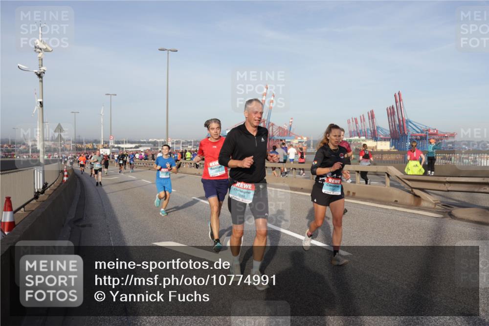 03.10.2026 - Köhlbrandbrückenlauf Yannick Fuchs http://msf.ph/oto/10774991 03.10.2026 09:40:00 Position 2 1572, 2288, 1787 meine-sportfotos.de
