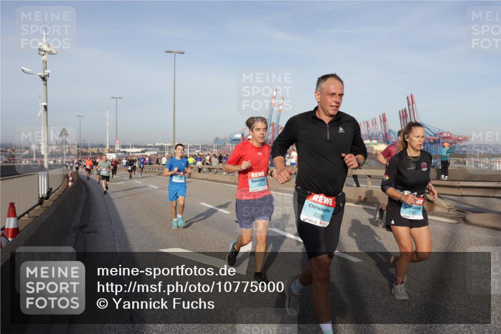 03.10.2026 - Köhlbrandbrückenlauf Yannick Fuchs http://msf.ph/oto/10775000 03.10.2026 09:40:01 Position 2 1572, 2288, 1787 meine-sportfotos.de