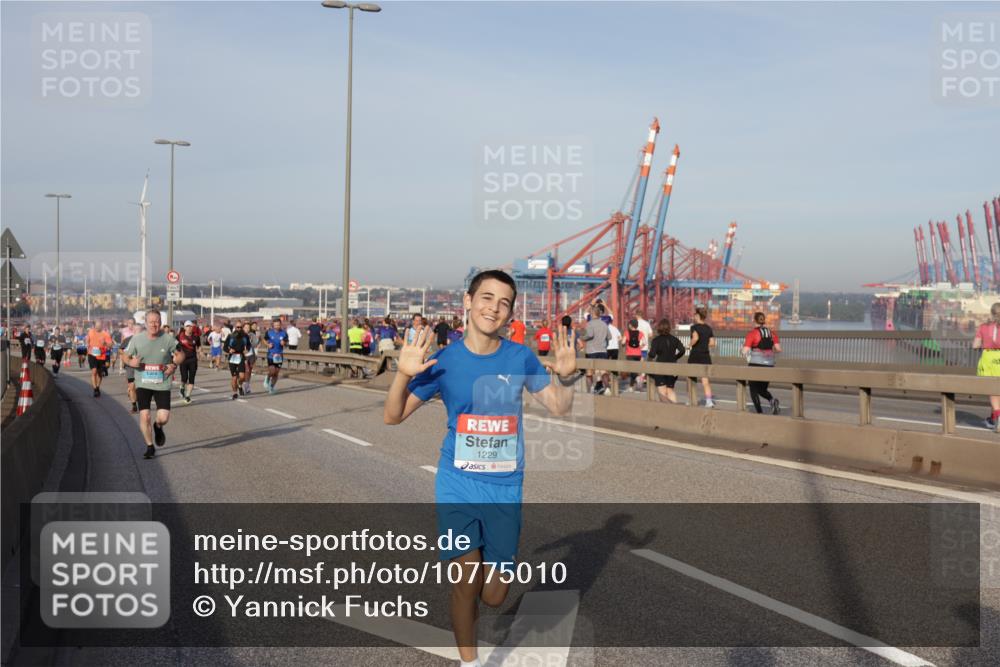 03.10.2026 - Köhlbrandbrückenlauf Yannick Fuchs http://msf.ph/oto/10775010 03.10.2026 09:40:02 Position 2 1229 meine-sportfotos.de