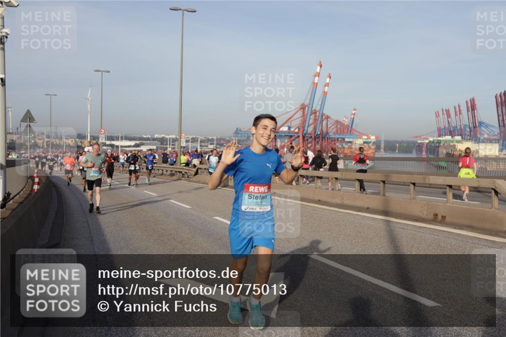 03.10.2026 - Köhlbrandbrückenlauf Yannick Fuchs http://msf.ph/oto/10775013 03.10.2026 09:40:03 Position 2 1229 meine-sportfotos.de