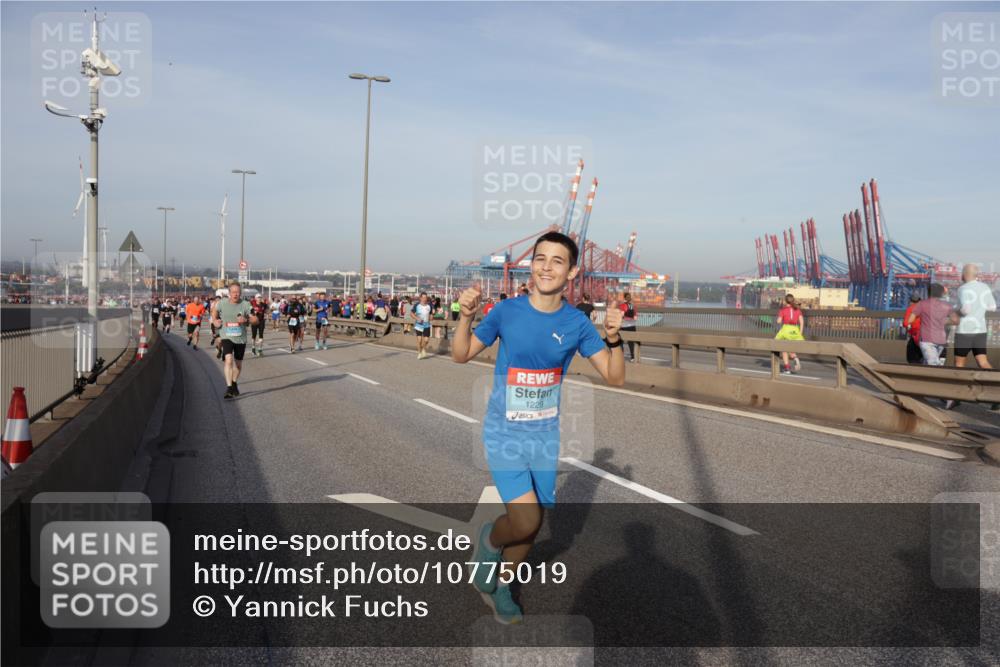 03.10.2026 - Köhlbrandbrückenlauf Yannick Fuchs http://msf.ph/oto/10775019 03.10.2026 09:40:03 Position 2 1229 meine-sportfotos.de