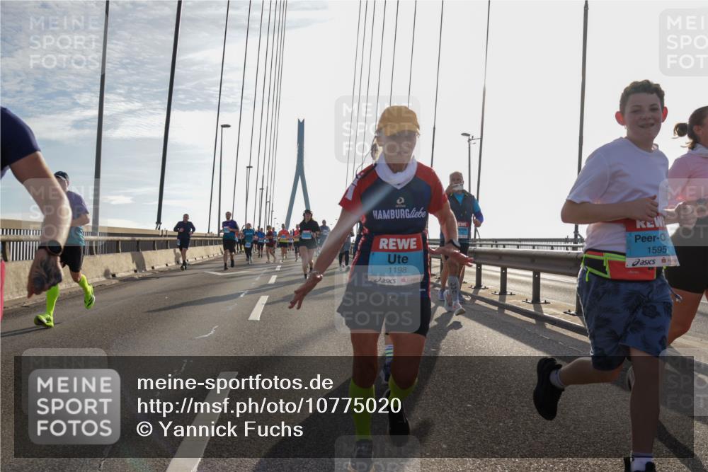 03.10.2026 - Köhlbrandbrückenlauf Yannick Fuchs http://msf.ph/oto/10775020 03.10.2026 09:34:23 Position 1 1198, 1595 meine-sportfotos.de