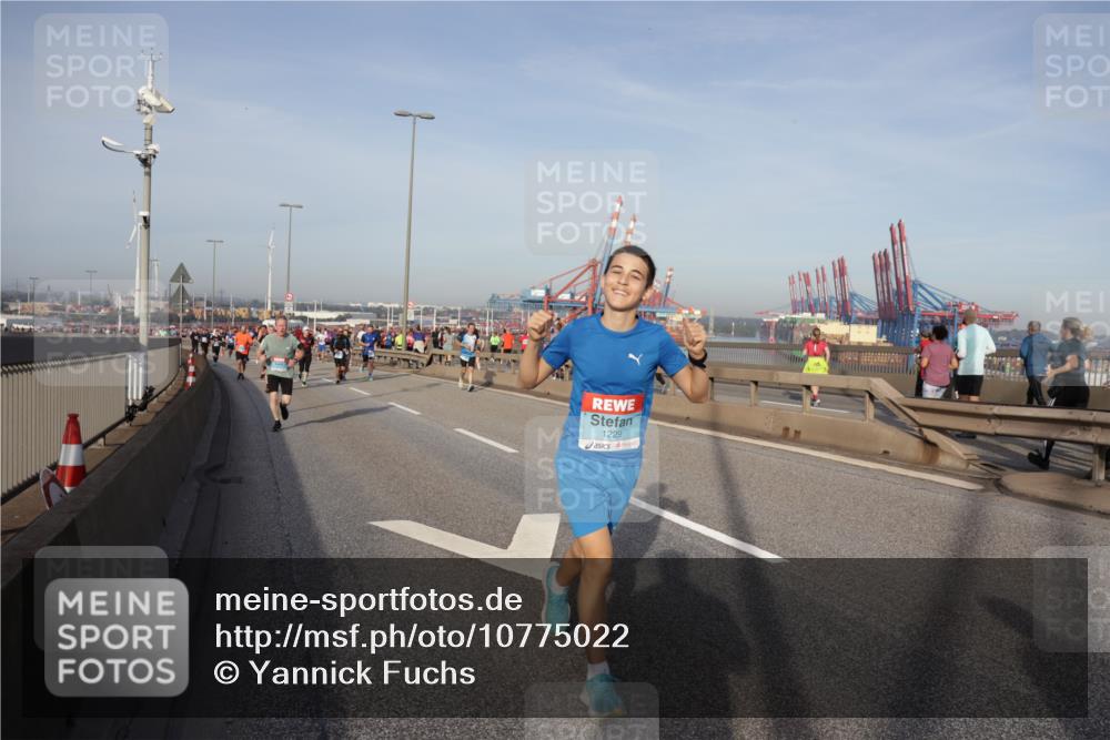 03.10.2026 - Köhlbrandbrückenlauf Yannick Fuchs http://msf.ph/oto/10775022 03.10.2026 09:40:03 Position 2 1229 meine-sportfotos.de