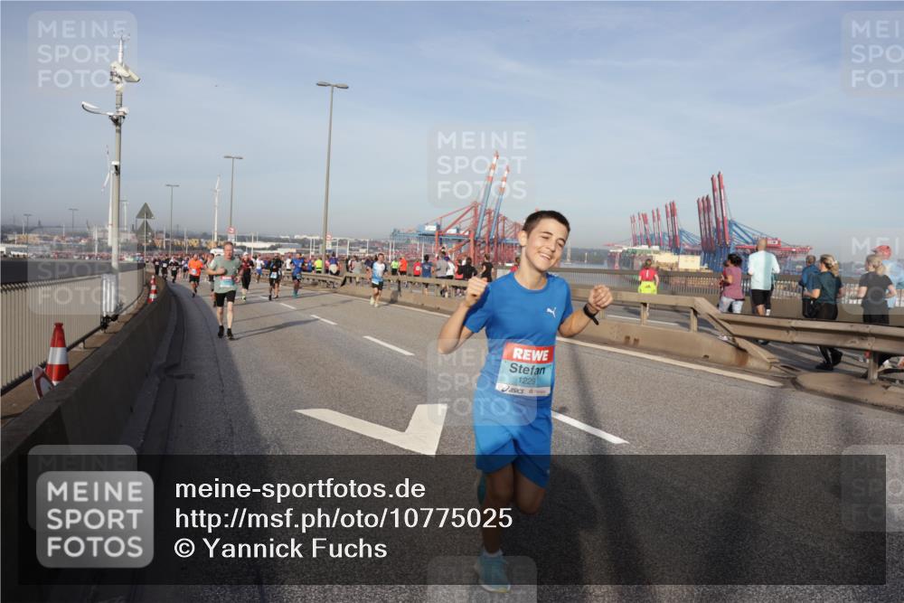 03.10.2026 - Köhlbrandbrückenlauf Yannick Fuchs http://msf.ph/oto/10775025 03.10.2026 09:40:03 Position 2 1229 meine-sportfotos.de