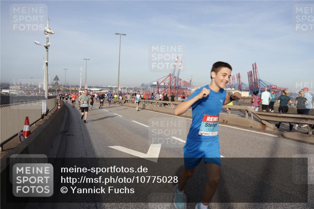 03.10.2026 - Köhlbrandbrückenlauf Yannick Fuchs http://msf.ph/oto/10775028 03.10.2026 09:40:03 Position 2 1229 meine-sportfotos.de
