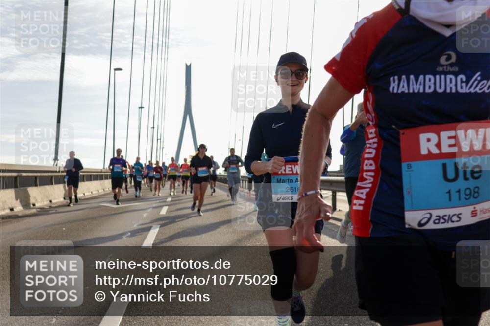 03.10.2026 - Köhlbrandbrückenlauf Yannick Fuchs http://msf.ph/oto/10775029 03.10.2026 09:34:24 Position 1 2618, 1198 meine-sportfotos.de