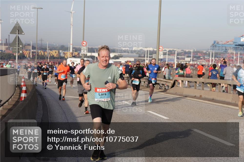 03.10.2026 - Köhlbrandbrückenlauf Yannick Fuchs http://msf.ph/oto/10775037 03.10.2026 09:40:05 Position 2 2617 meine-sportfotos.de