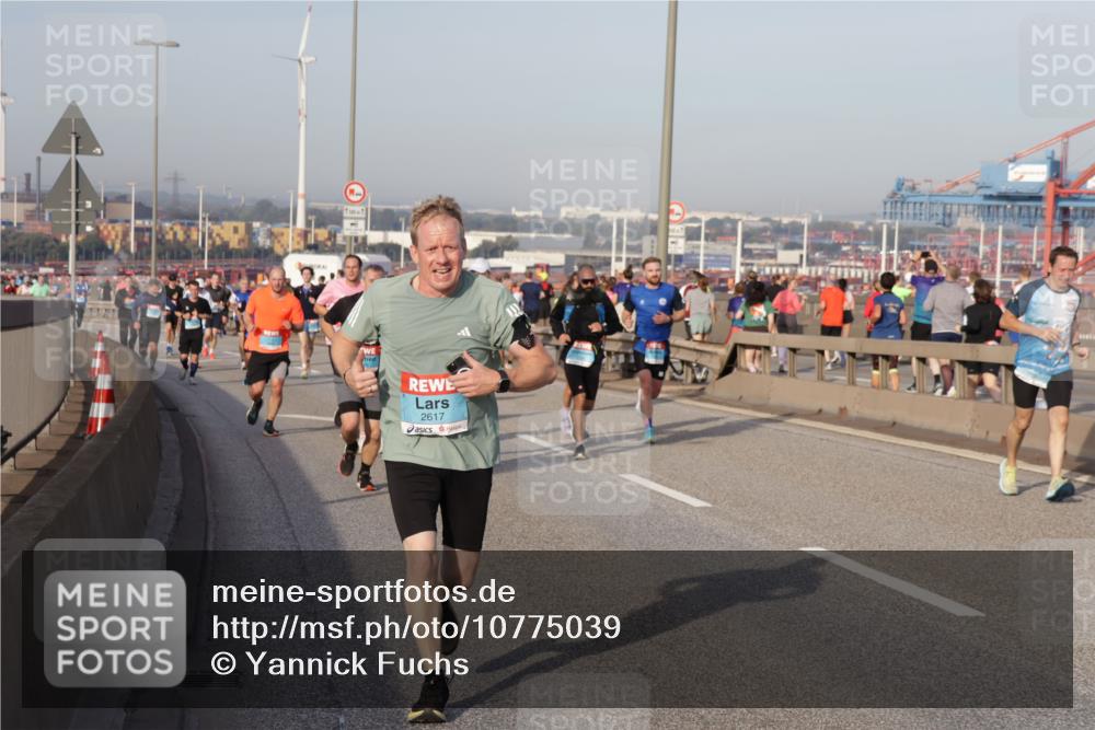03.10.2026 - Köhlbrandbrückenlauf Yannick Fuchs http://msf.ph/oto/10775039 03.10.2026 09:40:05 Position 2 2617 meine-sportfotos.de