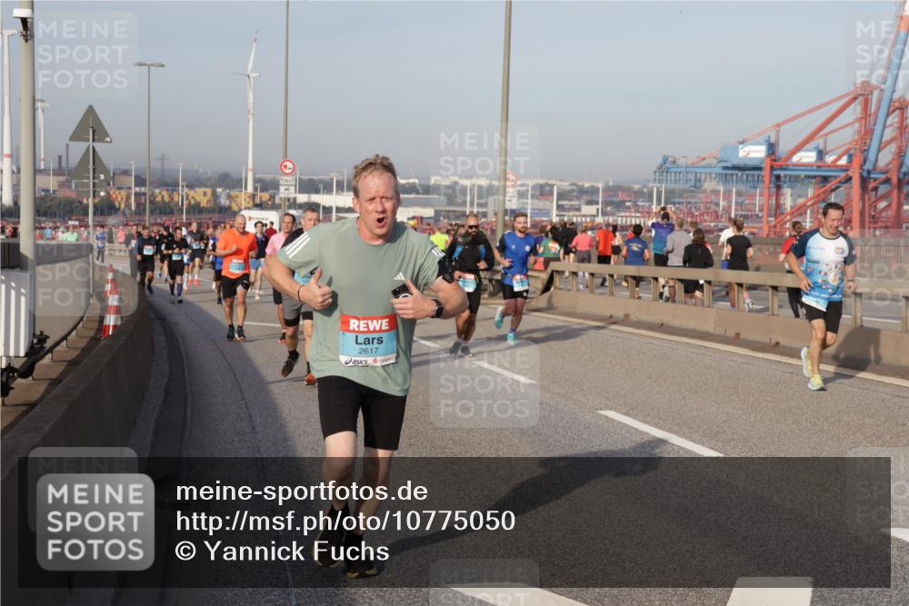 03.10.2026 - Köhlbrandbrückenlauf Yannick Fuchs http://msf.ph/oto/10775050 03.10.2026 09:40:05 Position 2 2617 meine-sportfotos.de