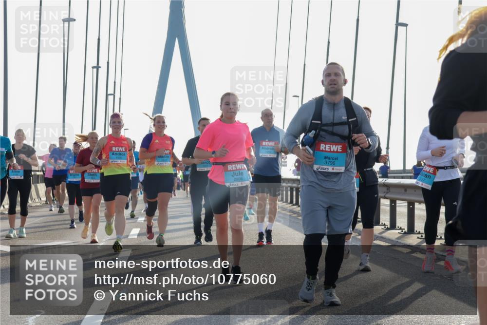 03.10.2026 - Köhlbrandbrückenlauf Yannick Fuchs http://msf.ph/oto/10775060 03.10.2026 09:34:26 Position 1 1519, 2908, 3796, 3127 meine-sportfotos.de