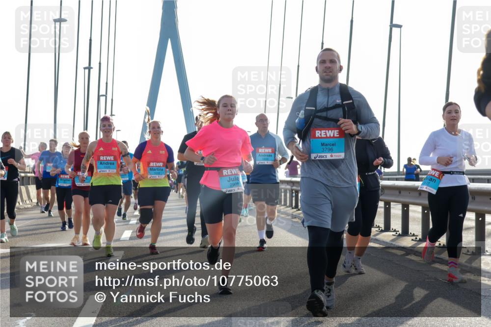 03.10.2026 - Köhlbrandbrückenlauf Yannick Fuchs http://msf.ph/oto/10775063 03.10.2026 09:34:26 Position 1 1520, 2908, 1650, 3796, 3127 meine-sportfotos.de