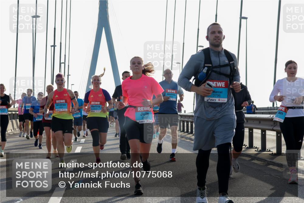 03.10.2026 - Köhlbrandbrückenlauf Yannick Fuchs http://msf.ph/oto/10775068 03.10.2026 09:34:27 Position 1 1520, 1519, 2908, 3796 meine-sportfotos.de