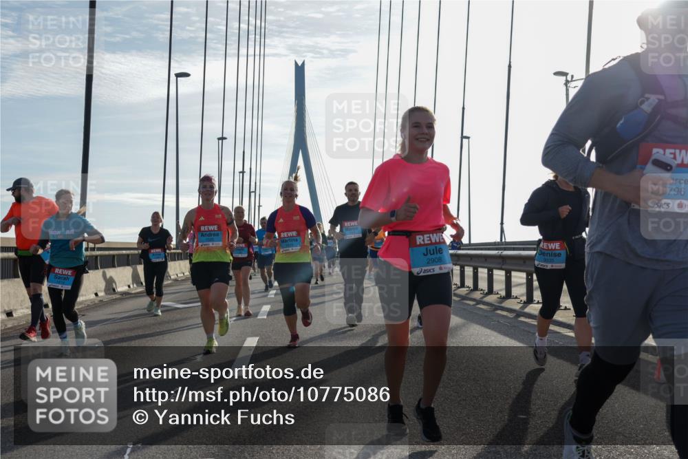 03.10.2026 - Köhlbrandbrückenlauf Yannick Fuchs http://msf.ph/oto/10775086 03.10.2026 09:34:28 Position 1 1519, 2908, 3035, 796 meine-sportfotos.de