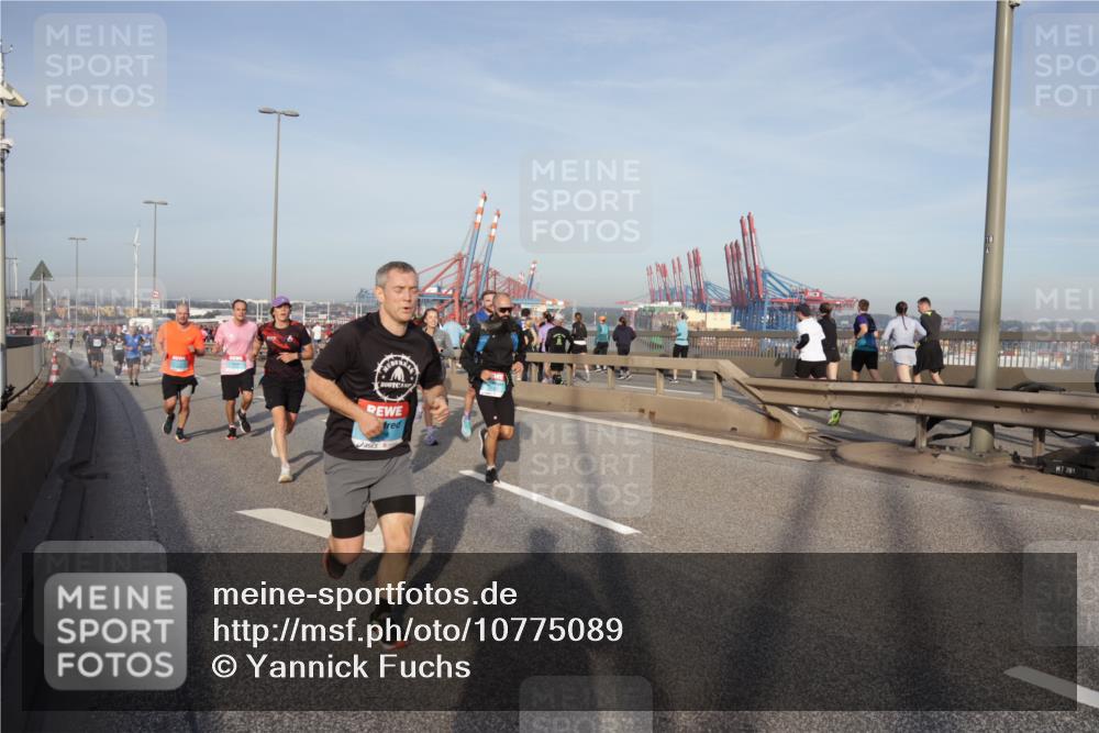03.10.2026 - Köhlbrandbrückenlauf Yannick Fuchs http://msf.ph/oto/10775089 03.10.2026 09:40:10 Position 2 381 meine-sportfotos.de