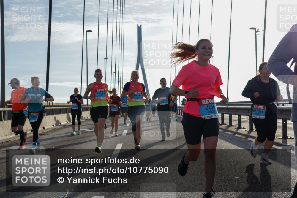 03.10.2026 - Köhlbrandbrückenlauf Yannick Fuchs http://msf.ph/oto/10775090 03.10.2026 09:34:28 Position 1 1519, 2908, 3035 meine-sportfotos.de