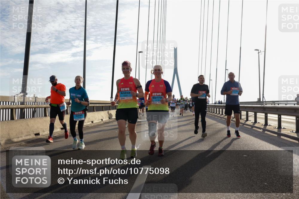 03.10.2026 - Köhlbrandbrückenlauf Yannick Fuchs http://msf.ph/oto/10775098 03.10.2026 09:34:29 Position 1 1520, 1519 meine-sportfotos.de
