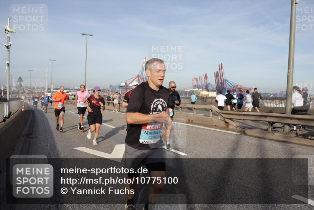 03.10.2026 - Köhlbrandbrückenlauf Yannick Fuchs http://msf.ph/oto/10775100 03.10.2026 09:40:10 Position 2 2276, 381 meine-sportfotos.de