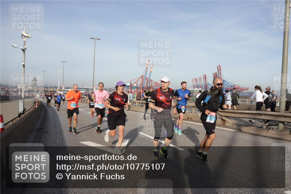 03.10.2026 - Köhlbrandbrückenlauf Yannick Fuchs http://msf.ph/oto/10775107 03.10.2026 09:40:11 Position 2 30 meine-sportfotos.de