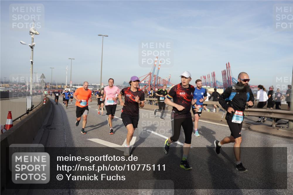 03.10.2026 - Köhlbrandbrückenlauf Yannick Fuchs http://msf.ph/oto/10775111 03.10.2026 09:40:11 Position 2 7, 1730 meine-sportfotos.de