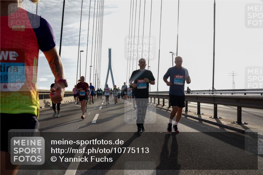 03.10.2026 - Köhlbrandbrückenlauf Yannick Fuchs http://msf.ph/oto/10775113 03.10.2026 09:34:30 Position 1 19, 1650, 1653 meine-sportfotos.de