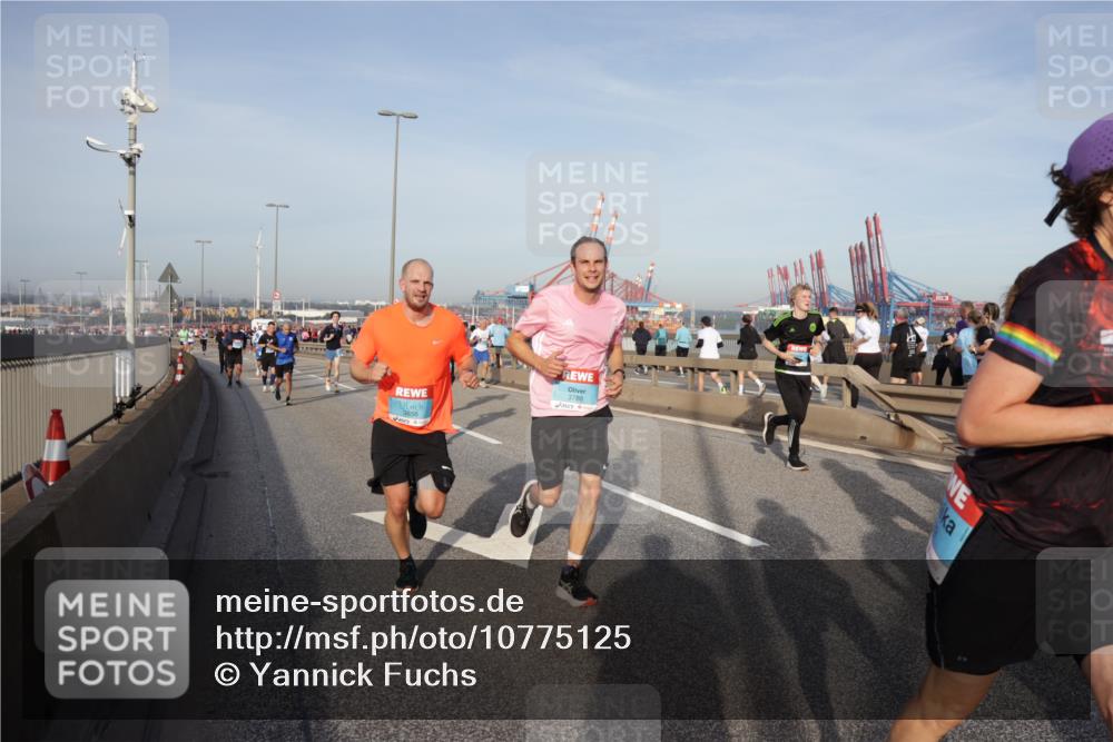 03.10.2026 - Köhlbrandbrückenlauf Yannick Fuchs http://msf.ph/oto/10775125 03.10.2026 09:40:12 Position 2 3786 meine-sportfotos.de