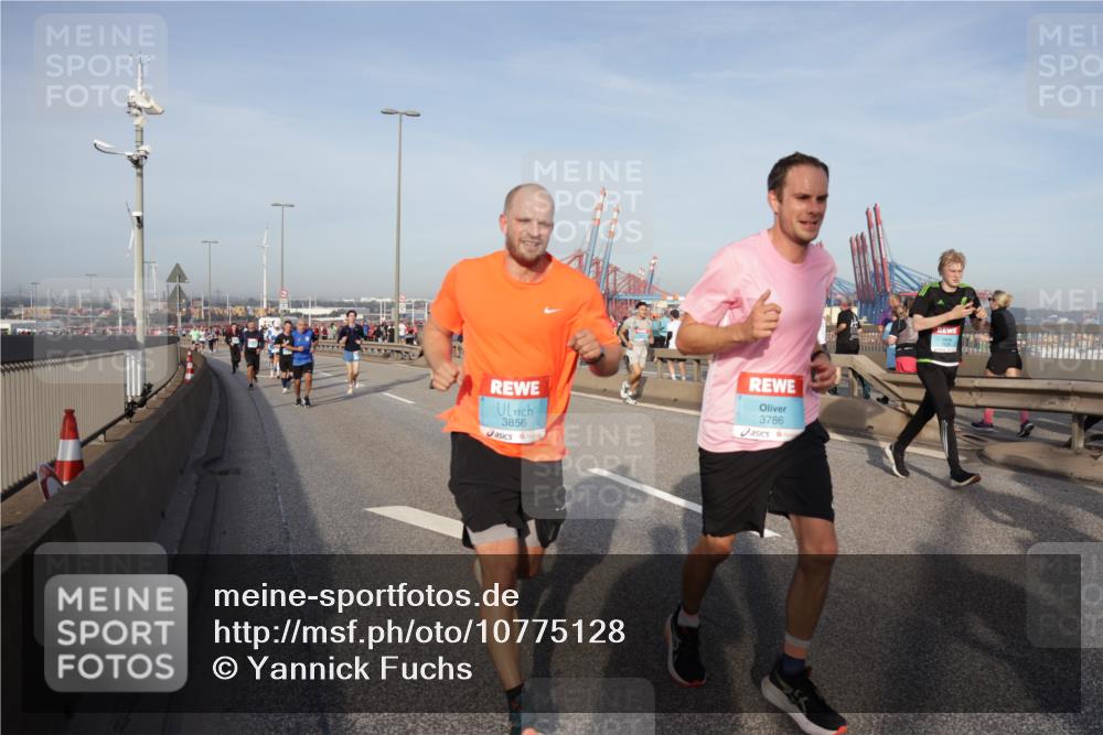 03.10.2026 - Köhlbrandbrückenlauf Yannick Fuchs http://msf.ph/oto/10775128 03.10.2026 09:40:13 Position 2 3856, 3786 meine-sportfotos.de