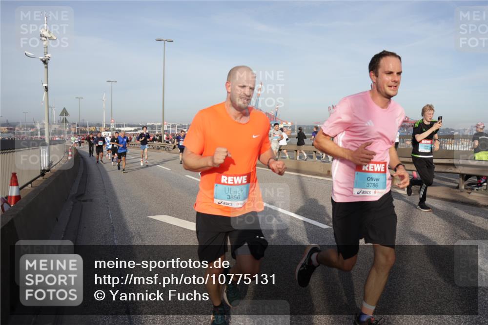 03.10.2026 - Köhlbrandbrückenlauf Yannick Fuchs http://msf.ph/oto/10775131 03.10.2026 09:40:13 Position 2 3856, 3786 meine-sportfotos.de