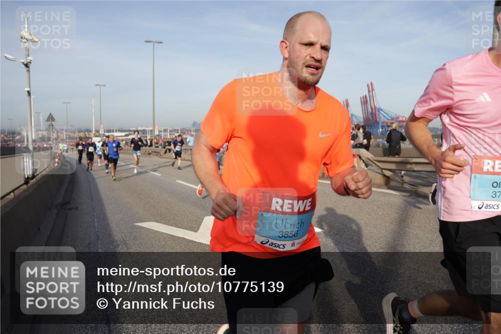 03.10.2026 - Köhlbrandbrückenlauf Yannick Fuchs http://msf.ph/oto/10775139 03.10.2026 09:40:13 Position 2 3856, 37 meine-sportfotos.de