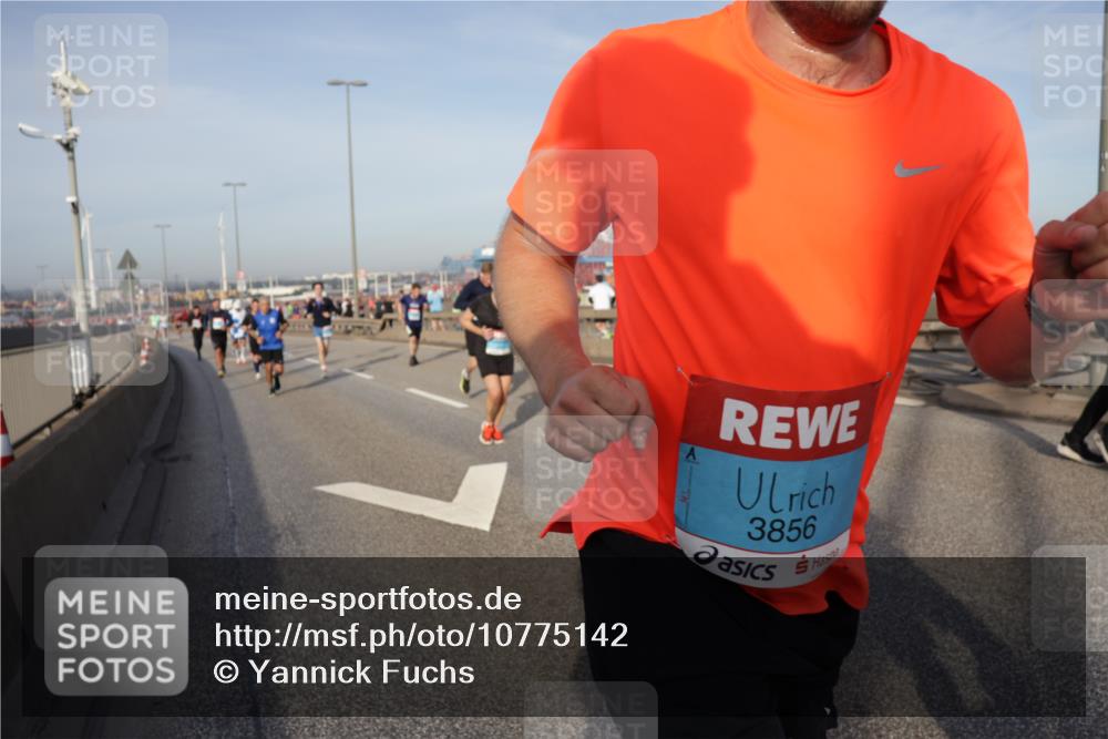 03.10.2026 - Köhlbrandbrückenlauf Yannick Fuchs http://msf.ph/oto/10775142 03.10.2026 09:40:13 Position 2 3856 meine-sportfotos.de