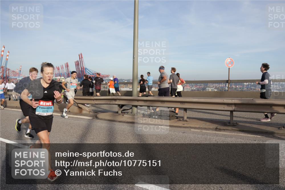 03.10.2026 - Köhlbrandbrückenlauf Yannick Fuchs http://msf.ph/oto/10775151 03.10.2026 09:40:15 Position 2 2274, 381 meine-sportfotos.de