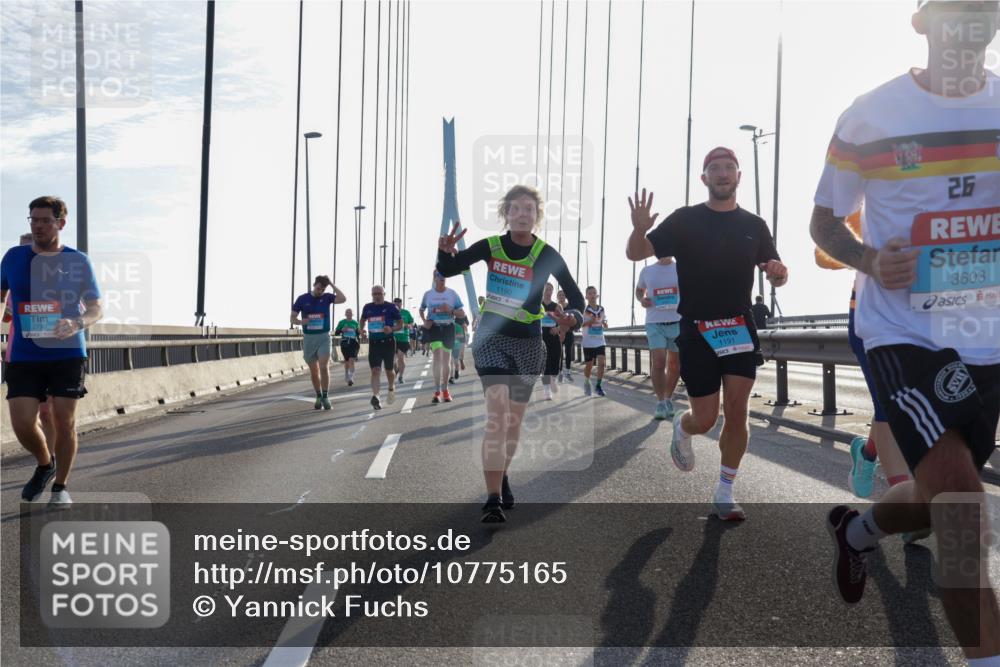 03.10.2026 - Köhlbrandbrückenlauf Yannick Fuchs http://msf.ph/oto/10775165 03.10.2026 09:34:35 Position 1 2790, 1190, 1191, 26, 3603 meine-sportfotos.de