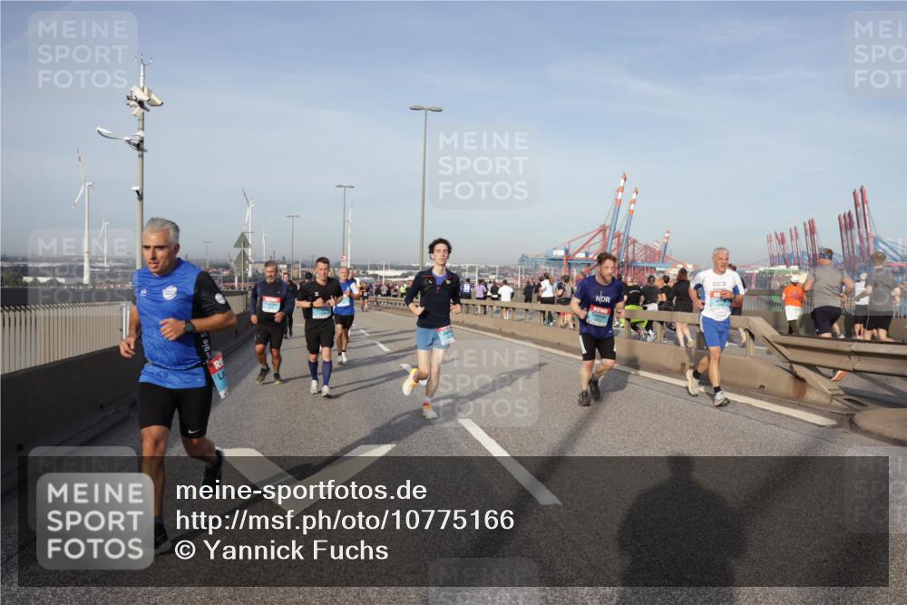 03.10.2026 - Köhlbrandbrückenlauf Yannick Fuchs http://msf.ph/oto/10775166 03.10.2026 09:40:17 Position 2  meine-sportfotos.de